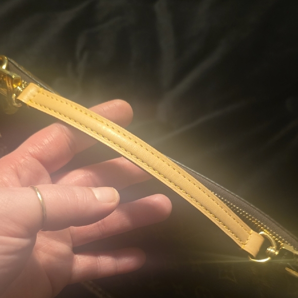 Louis Vuitton Multipass Monogram Shoulder Bag - Picture 2 of 5